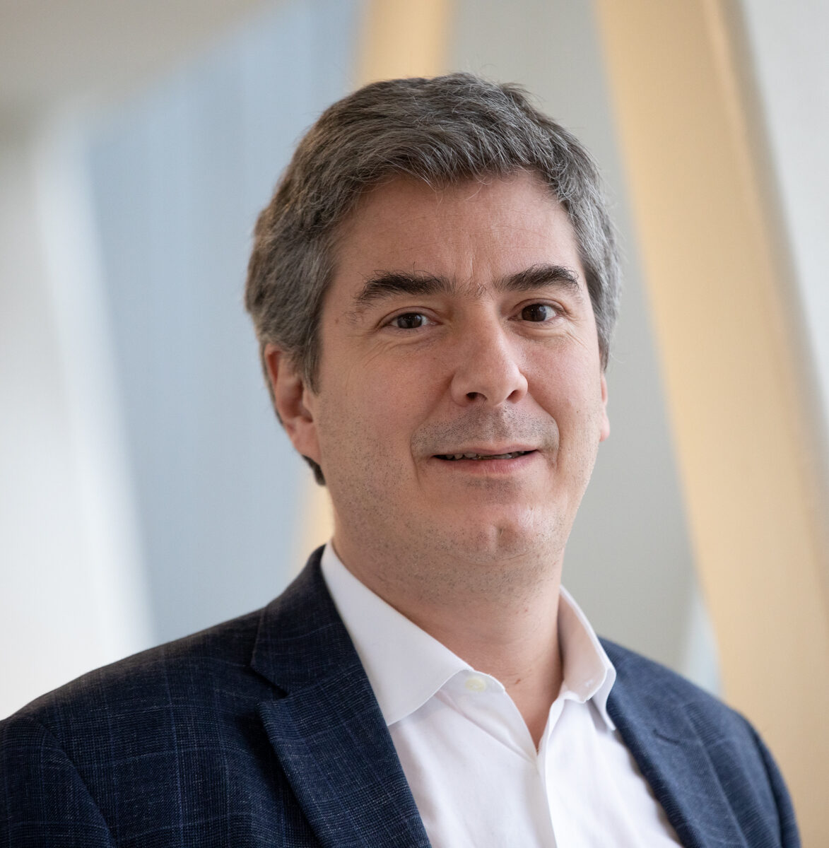 Dr. Romain Micol